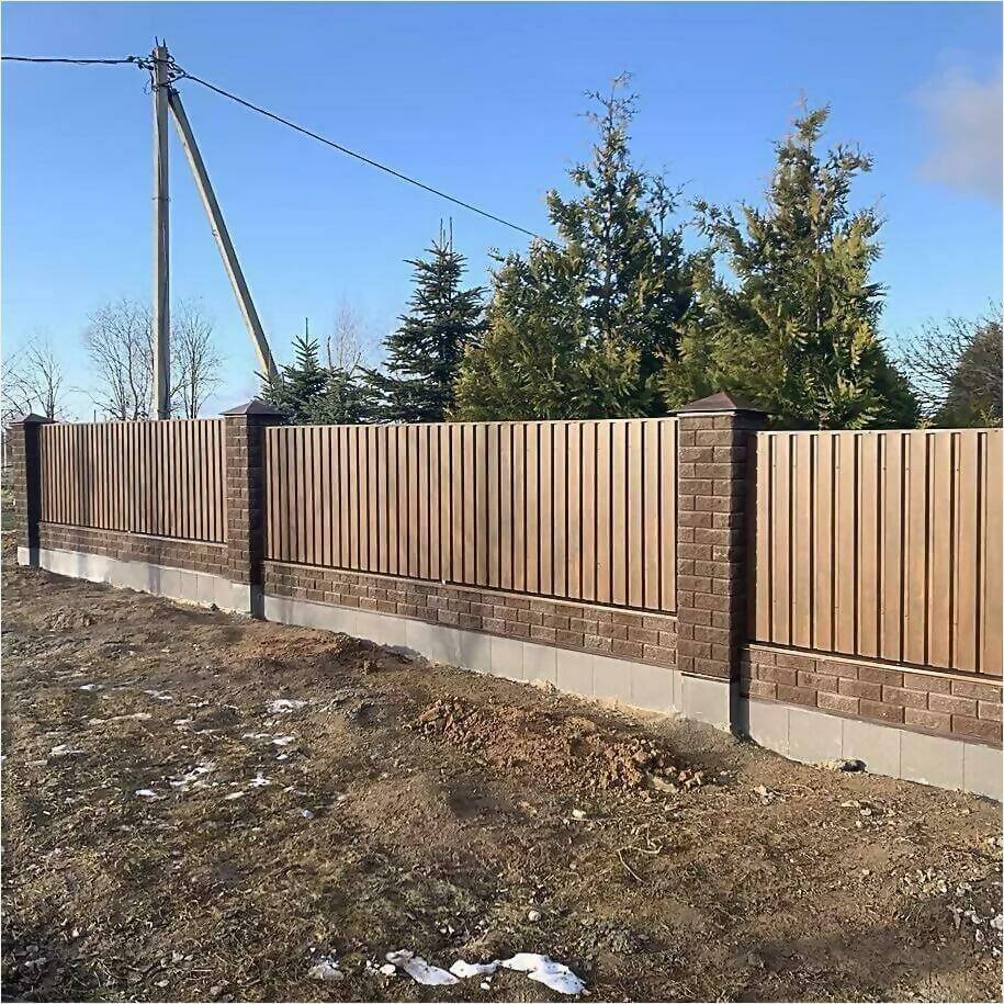Забор из профлиста НС-21 цвет Printech темное дерево фото1 в Бугульме
