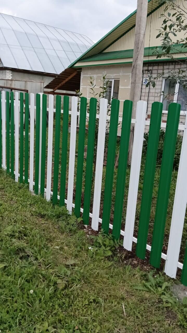 Забор из евроштакетника 10м RAL9003 Белый, RAL6029 Зеленая Мята фото 2 в Бугульме